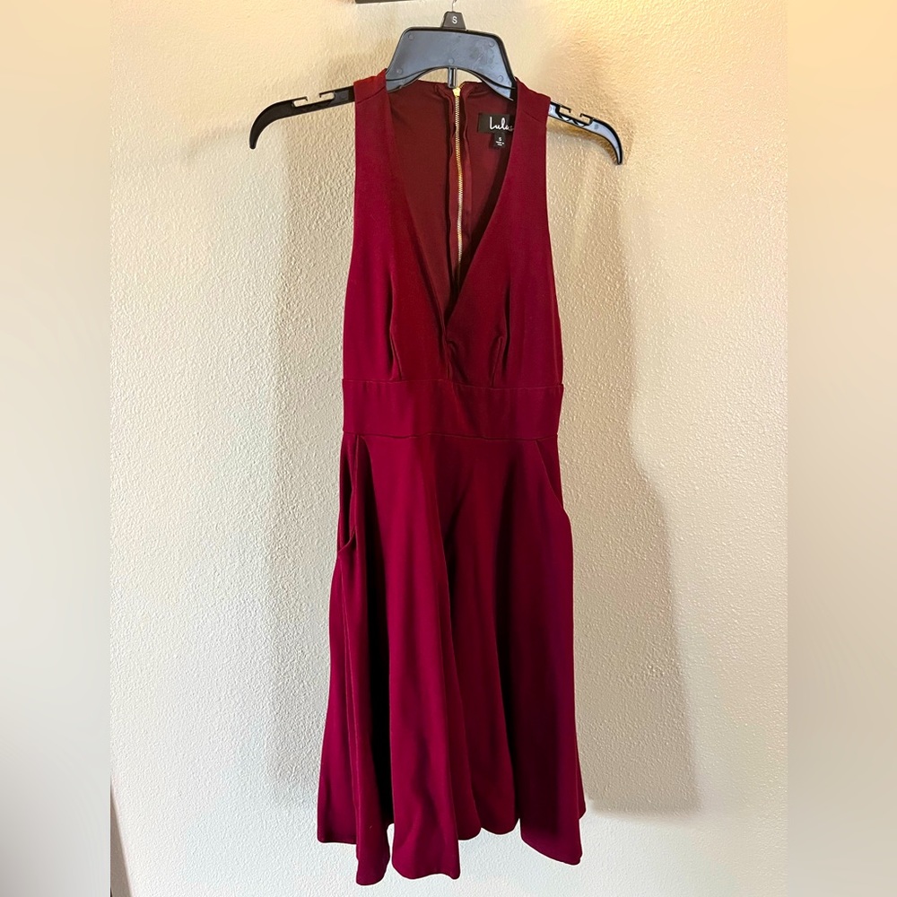 Size small- LuLus maroon dress. Wore once. Love v cut with pockets.